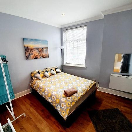 3 Bedroom Apartment Next To Westcliff-On-Sea Station Southend-on-Sea Buitenkant foto