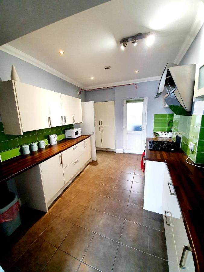 3 Bedroom Apartment Next To Westcliff-On-Sea Station Southend-on-Sea Buitenkant foto