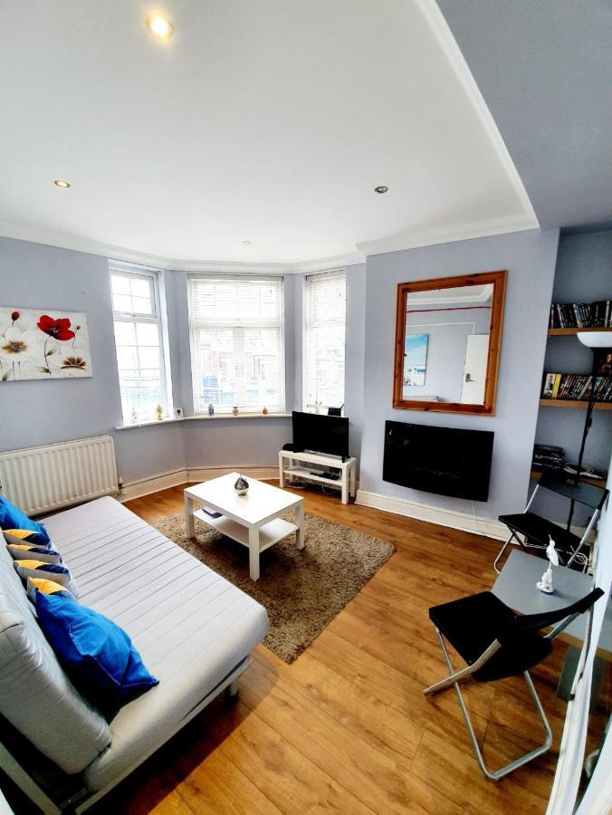 3 Bedroom Apartment Next To Westcliff-On-Sea Station Southend-on-Sea Buitenkant foto