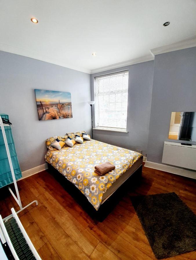 3 Bedroom Apartment Next To Westcliff-On-Sea Station Southend-on-Sea Buitenkant foto